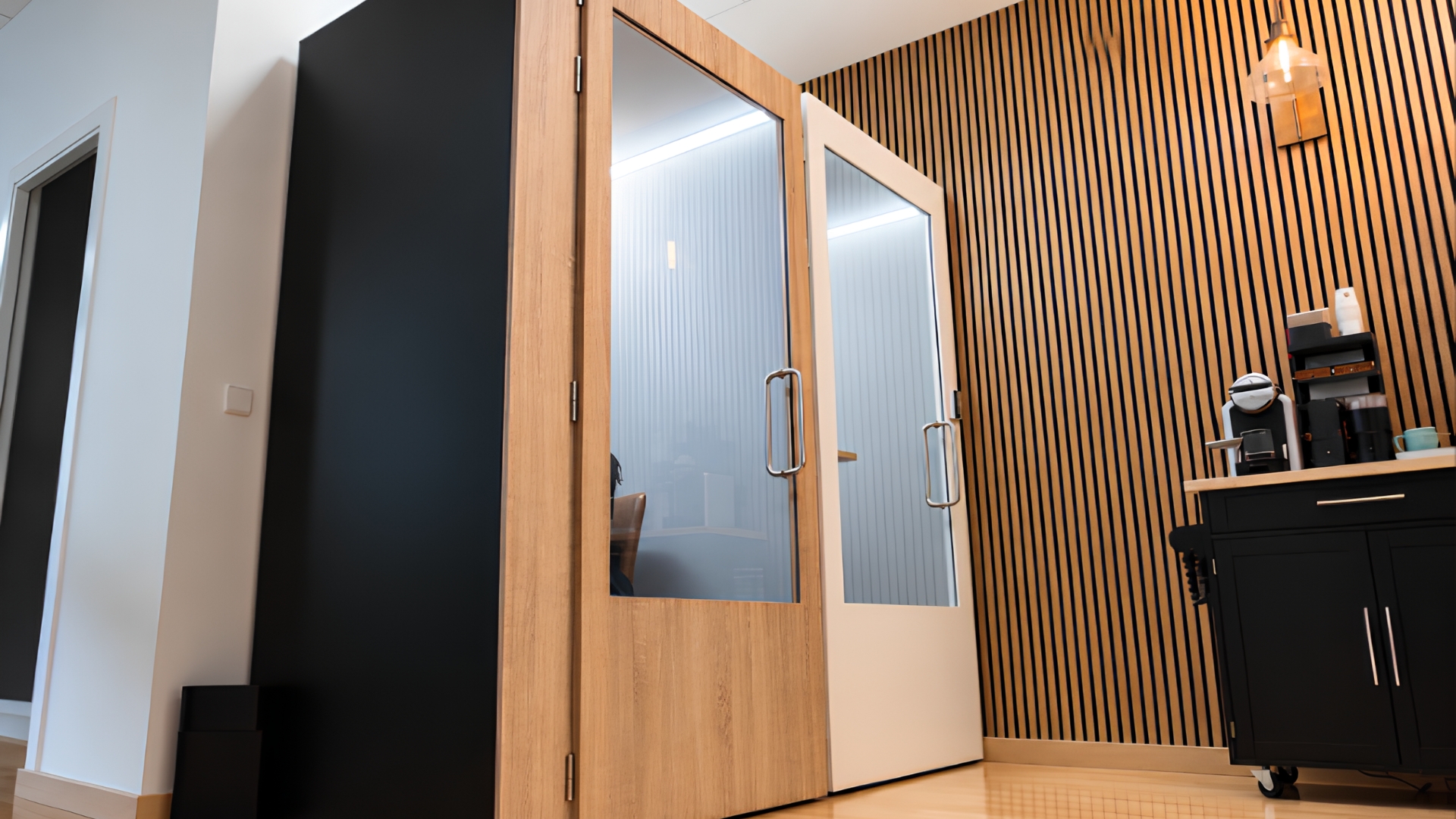 Showroom de cabinas acústicas en Madrid de Beexmart